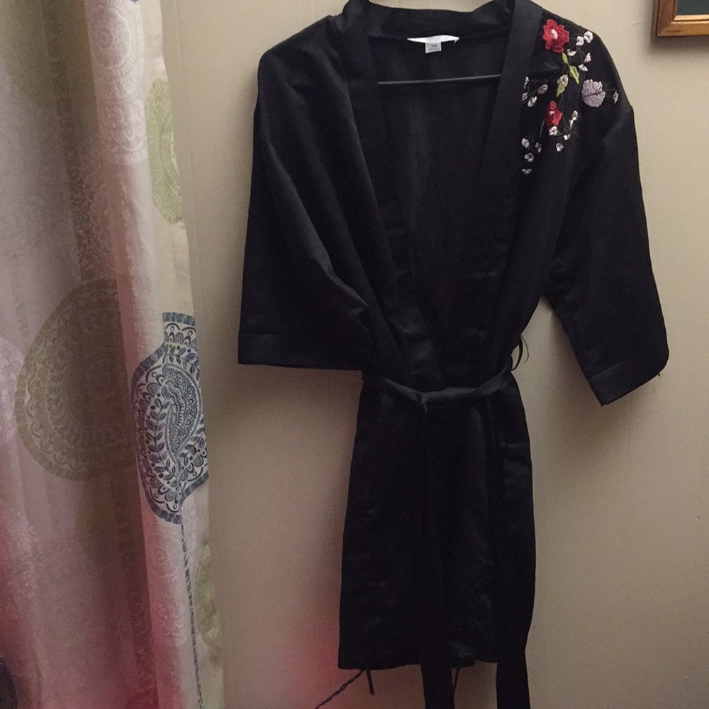 Embroidered Short Robe